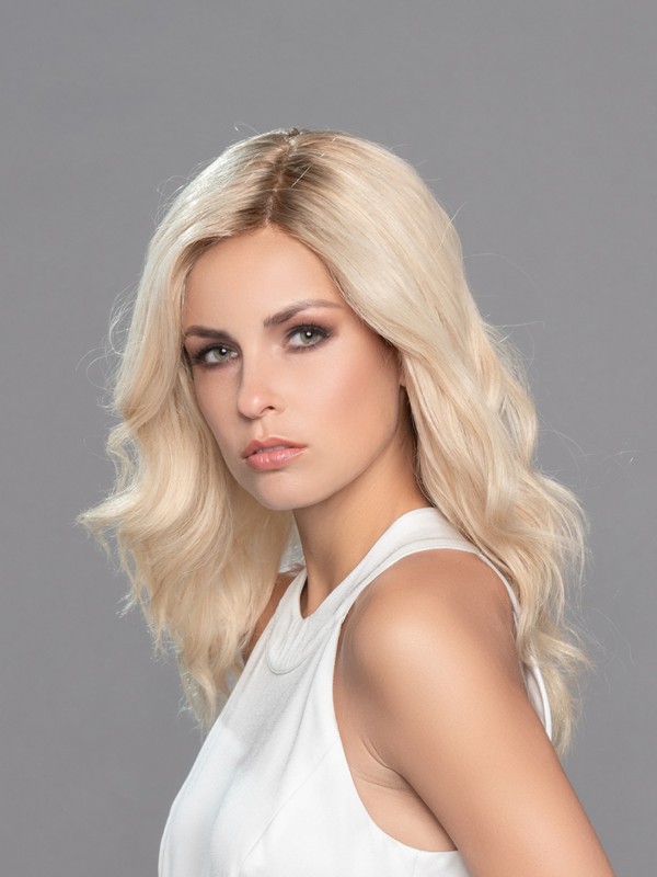 Zora. Designer: Ellen Wille; Type: Human hair; Length: Long.